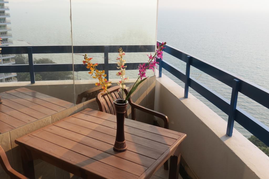 Jomtien Plaza Suite Apartments Pokoj fotografie