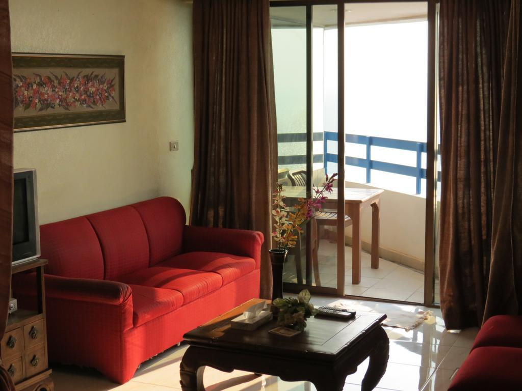 Jomtien Plaza Suite Apartments Pokoj fotografie
