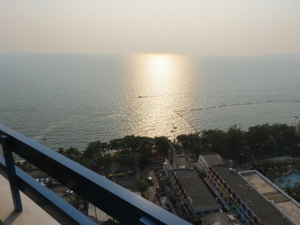 Jomtien Plaza Suite Apartments Pokoj fotografie